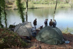 acampamento, preparativos para a noitada