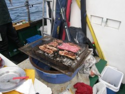Febras assadas as 7 da manha???!!! isto so a bordo da embarcação Bate_a_asa  :D