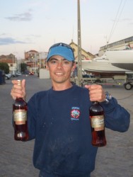 O PISSO ALVARINHO RECEBEU A PAGA COM MOSCATEL...HEHEHE...