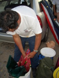 COMANDANTE FRIAS A CAMUFLAR O ALVARINHO POR CAUSA DA ASAE...HEHEHE...
