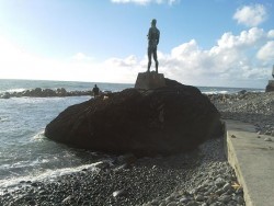 Paul do Mar aqui tava maré cheia e o mar tava um bocado picado, pois com mar calmo e a maré baixa nao dá para pescar aqui